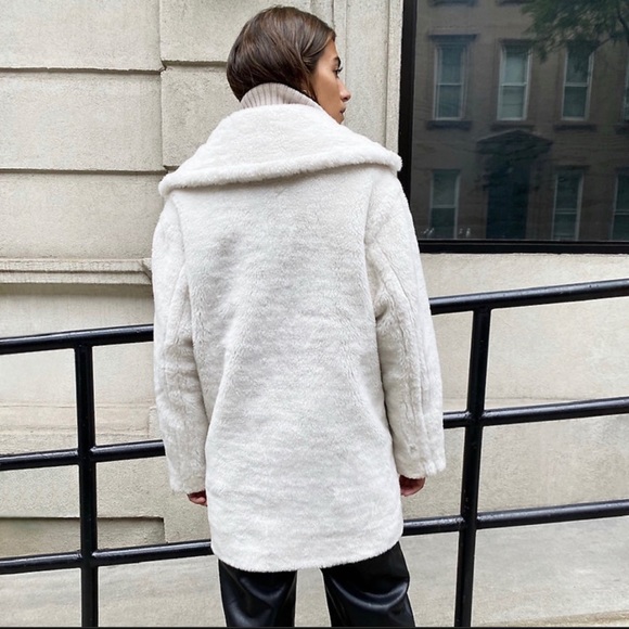 SOLD NWT Aritzia Babaton Teddy Coat - short - Picture 2 of 6